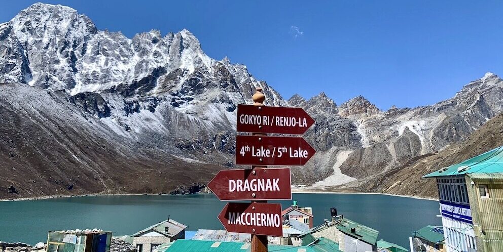 gokyo-lake-mit-bergen-türkis